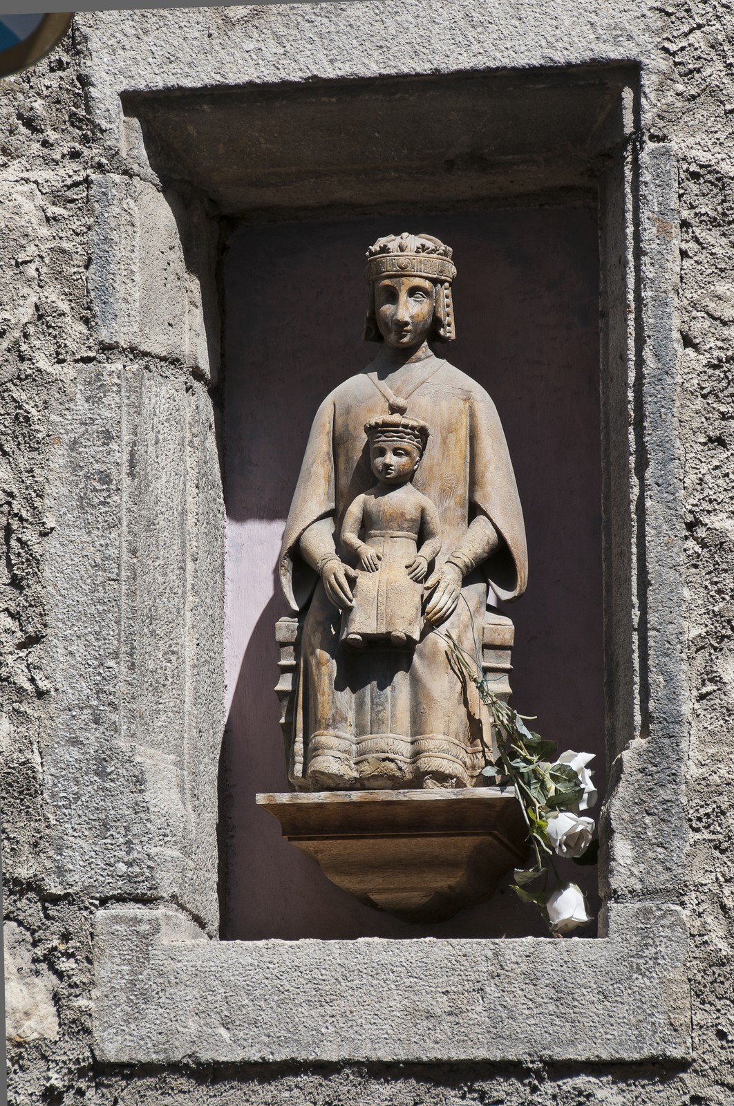 Vierge sculptée