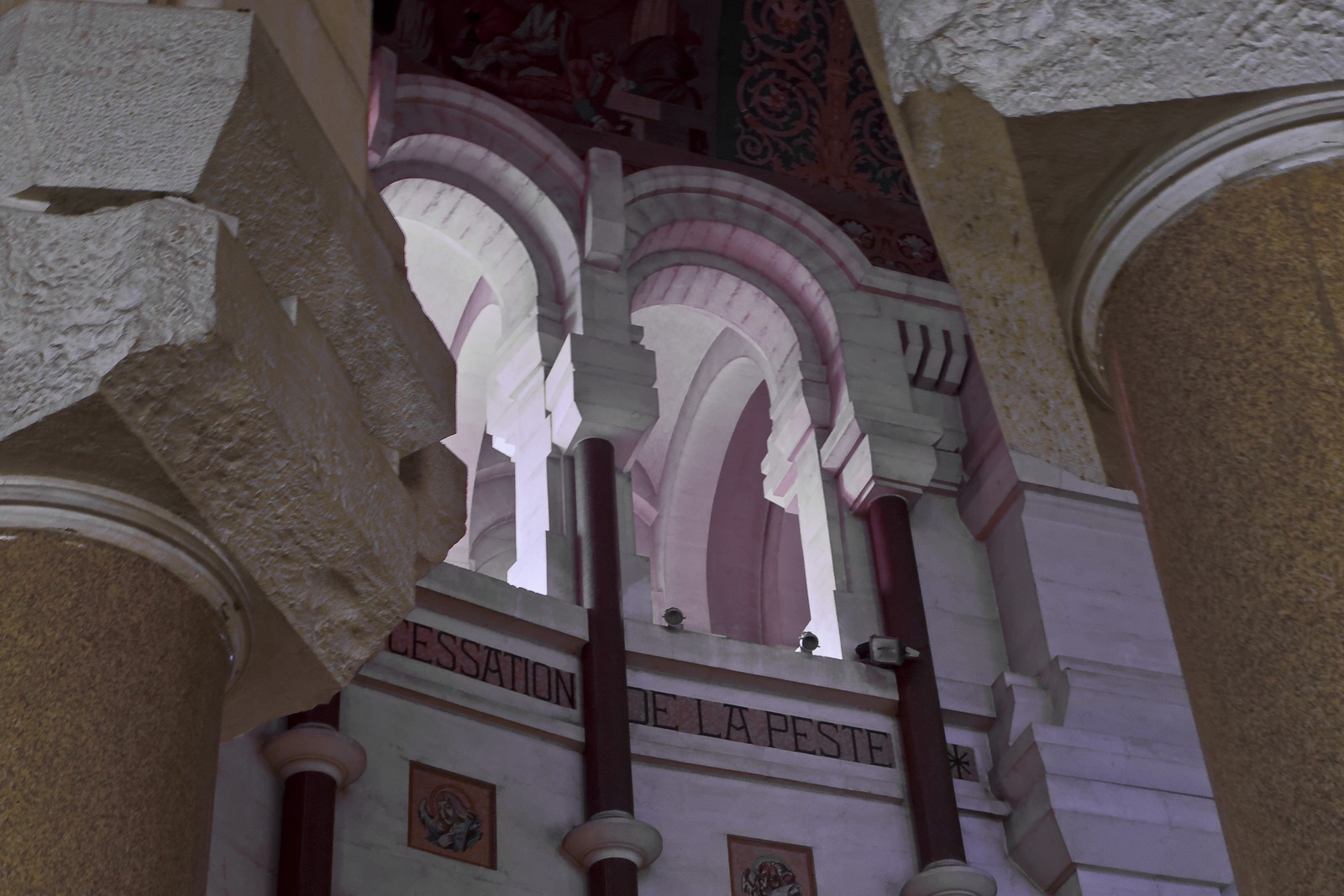 Intérieur de la basilique du Sacré-Coeur de Marseille