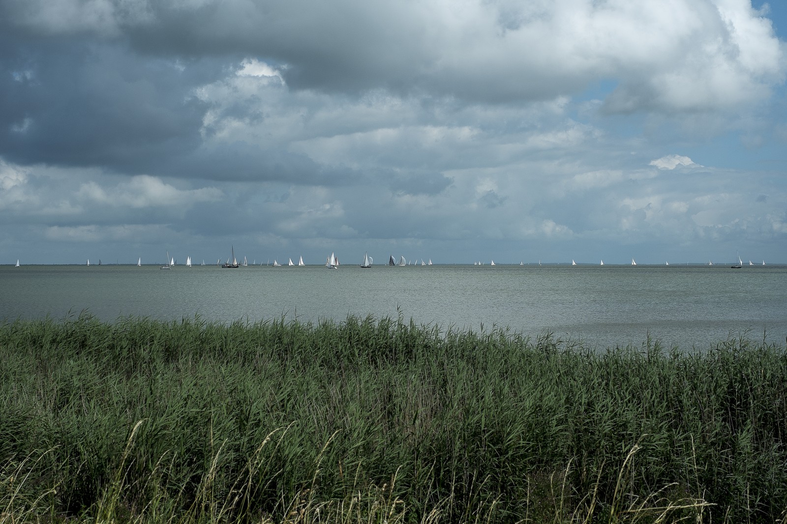 L'IJsselmeer sous les nuages
