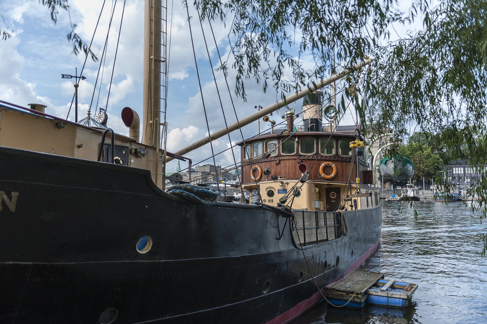 Bateau à quai