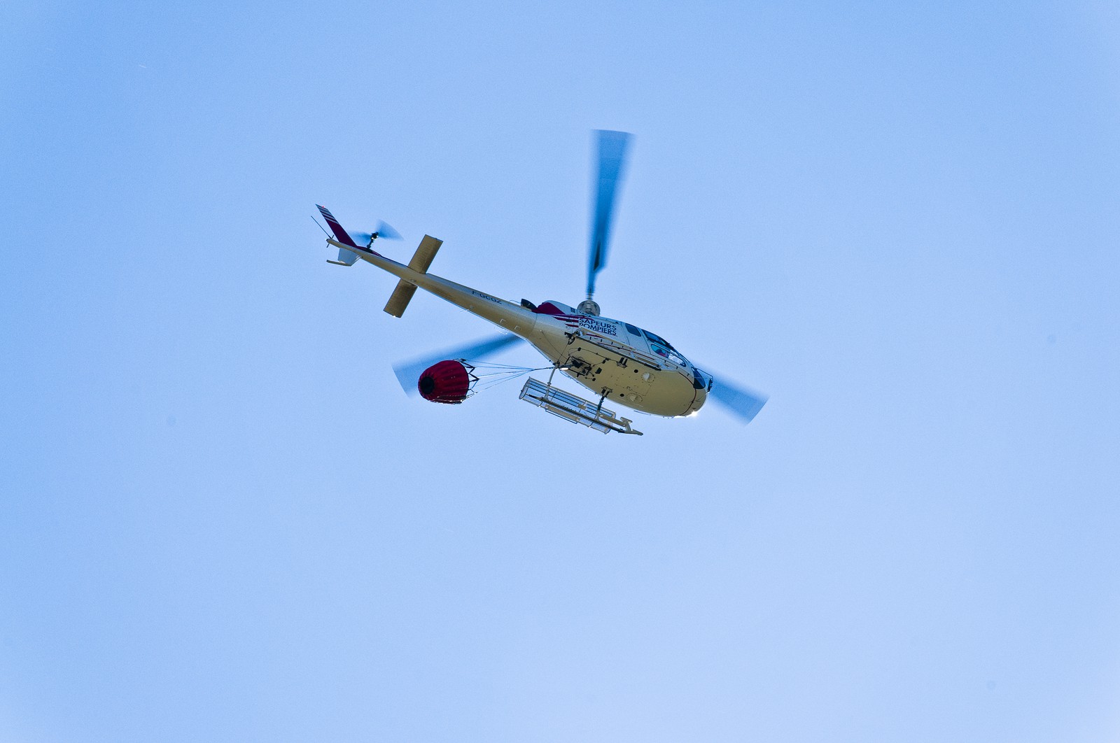 Hélicoptère de pompiers