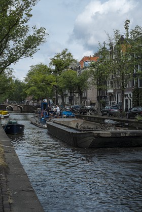 Barge sur un canal